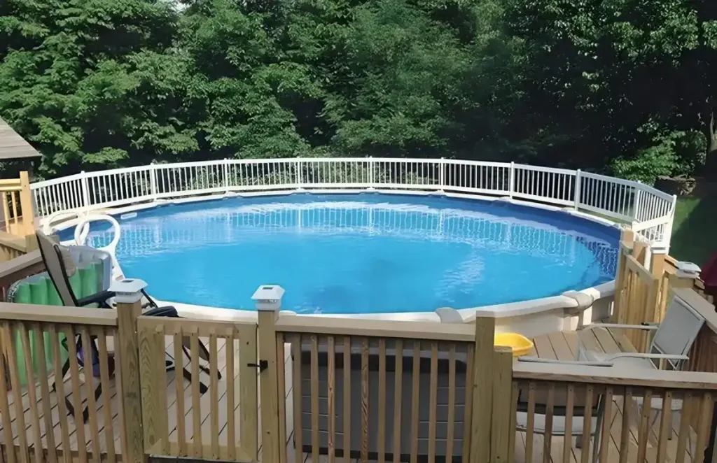 A modern above-ground pool with sleek fence design ideas, perfect for smaller outdoor spaces.