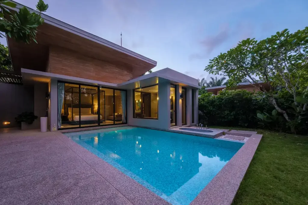 Innovative concrete pool ideas that complement a modern house exterior.