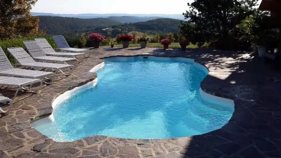 Cayman fiber glasspool