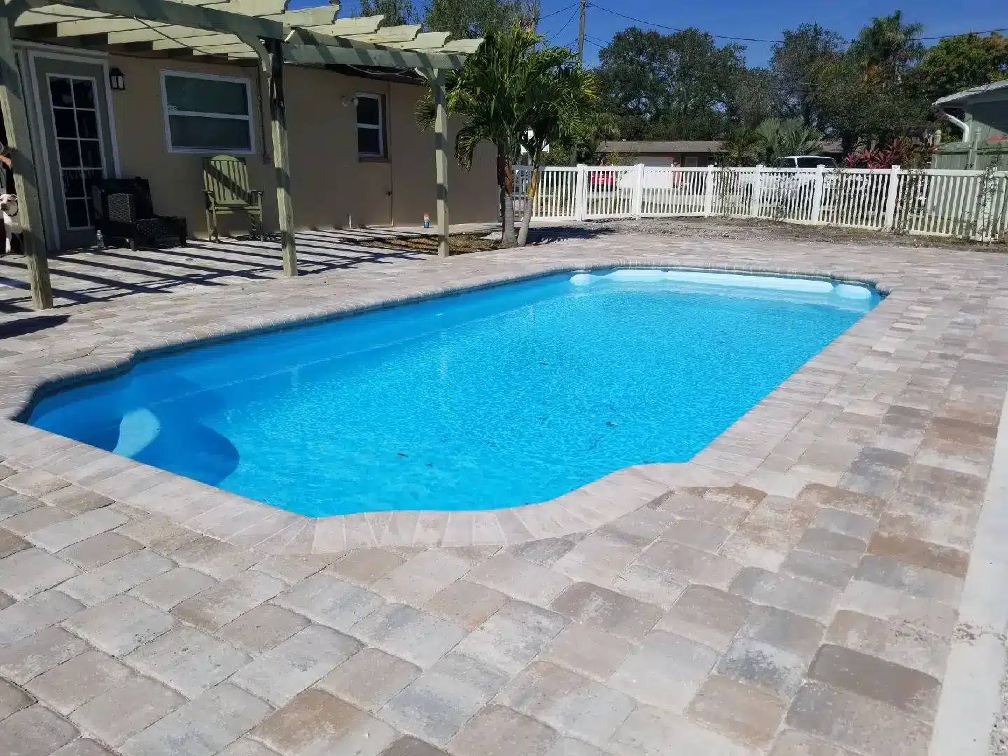 Freeport fiberglass pool feature image