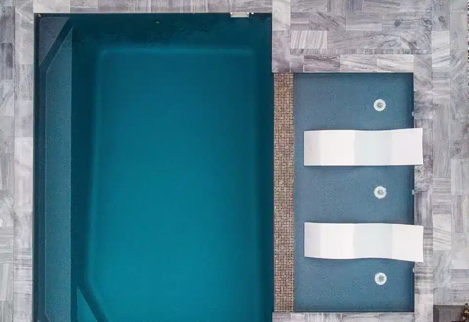 Paradise Tanning Ledge gallery1