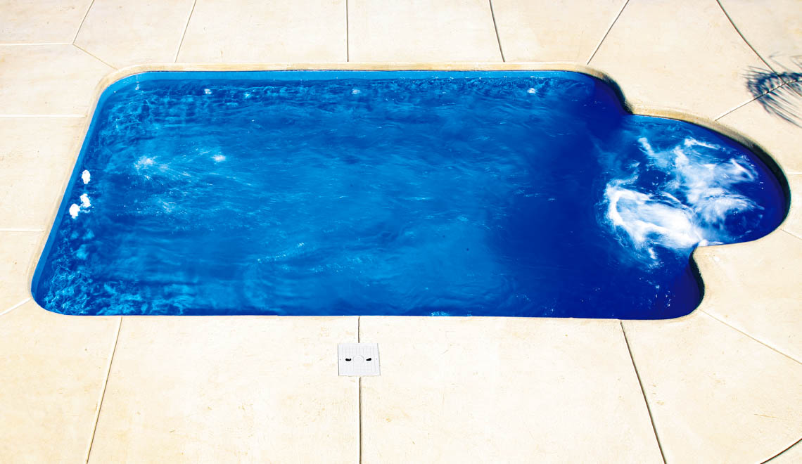 Pools-now-Roman-Courtyard_20_Sapphire-Blue_US_2019