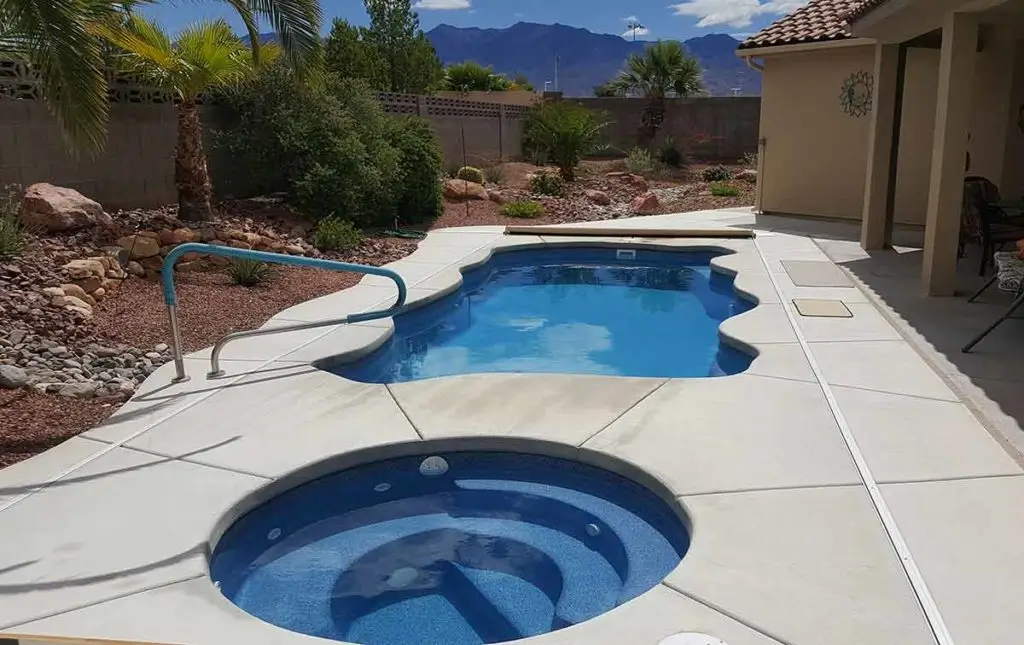 west fiberglass pool Gallery image (2)